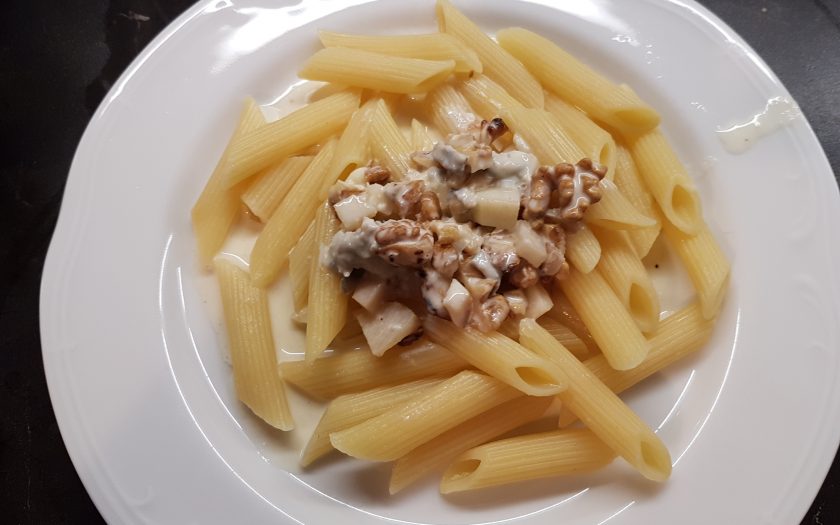 Pasta mit Gorgonzola, Walnüssen und Birne – Beate kocht